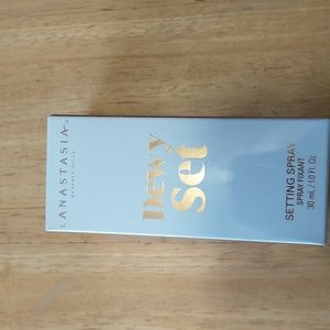 Anastasia Beverly Hills Dewy setting spray